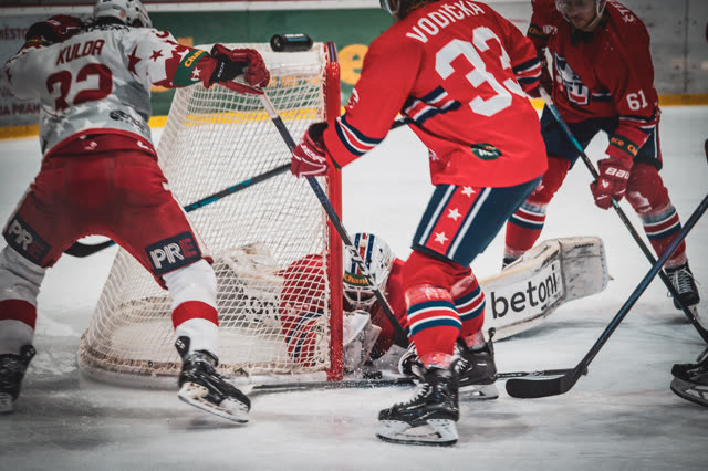 Ice Hockey — photography by Štefan Šraga (photo 9)