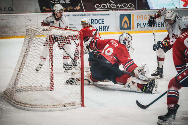 Ice Hockey — photography by Štefan Šraga (photo 10)