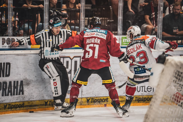 Ice Hockey — photography by Štefan Šraga (photo 2)